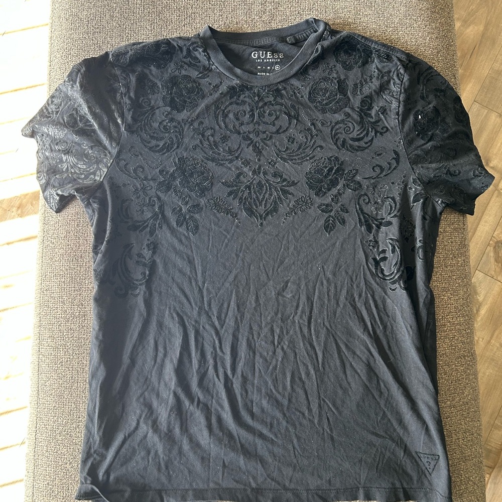 GUESS Men's Charcoal Floral Tee